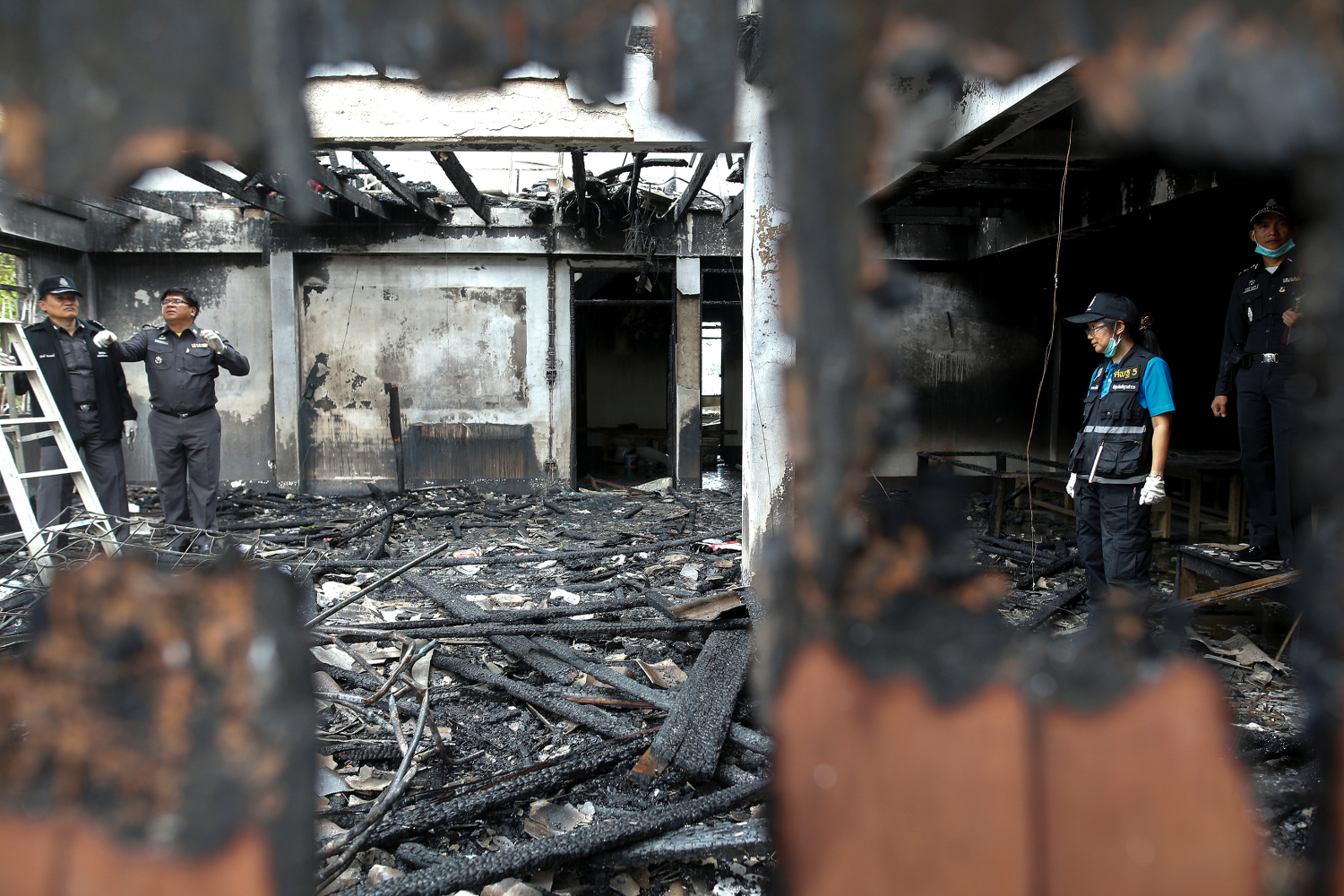 Al menos 17 niñas mueren en un incendio en un internado de Tailandia
