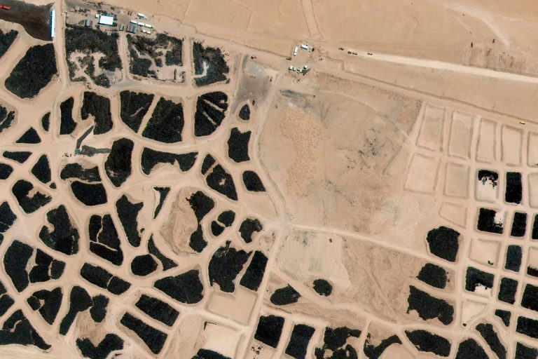 Imagen aérea del cementerio de neumáticos de Sulaibiya, Kuwait. Foto: NASA.