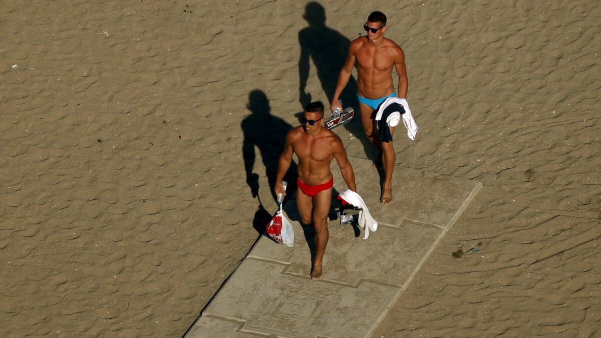 Si vas a Cádiz ten cuidado donde practicas nudismo