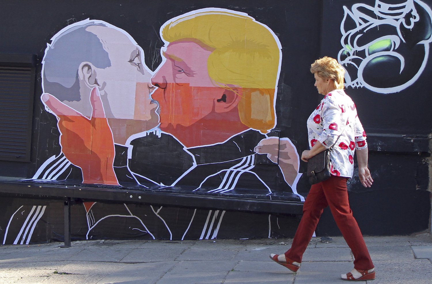 El beso entre Putin y Trump que ha levantado la polémica en Lituania