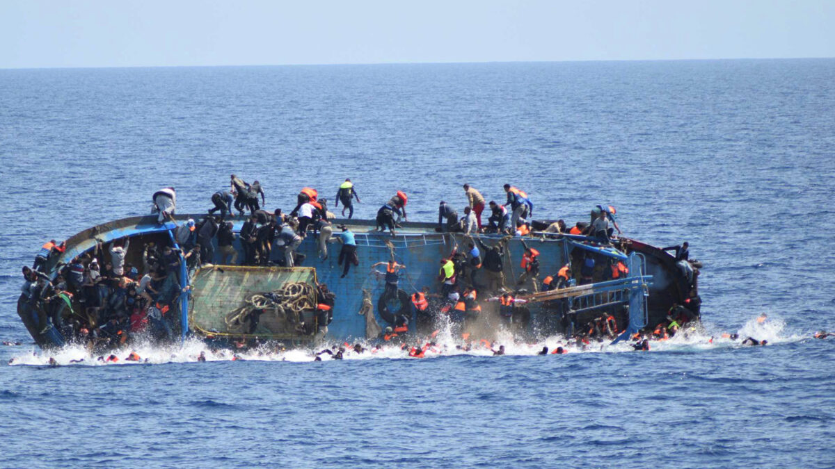 Rescatan ‘in extremis’ a 562 personas en el Mediterráneo