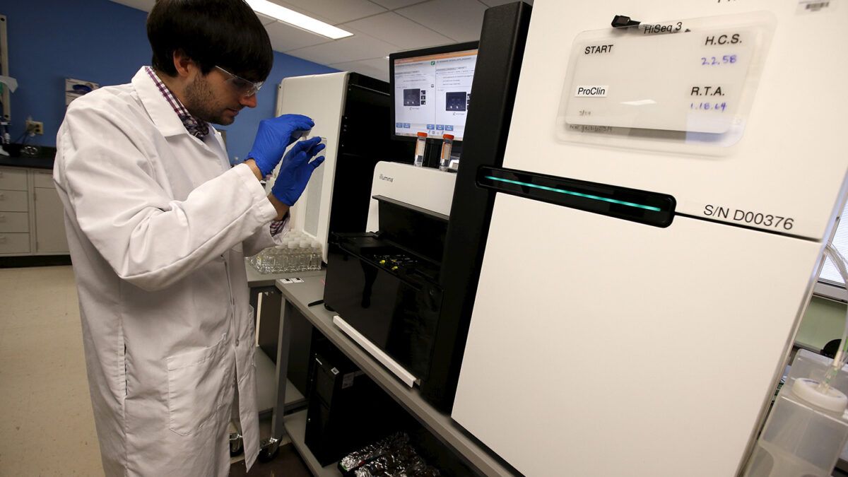 Un grupo de científicos pide dinero para recrear el ADN humano en un laboratorio