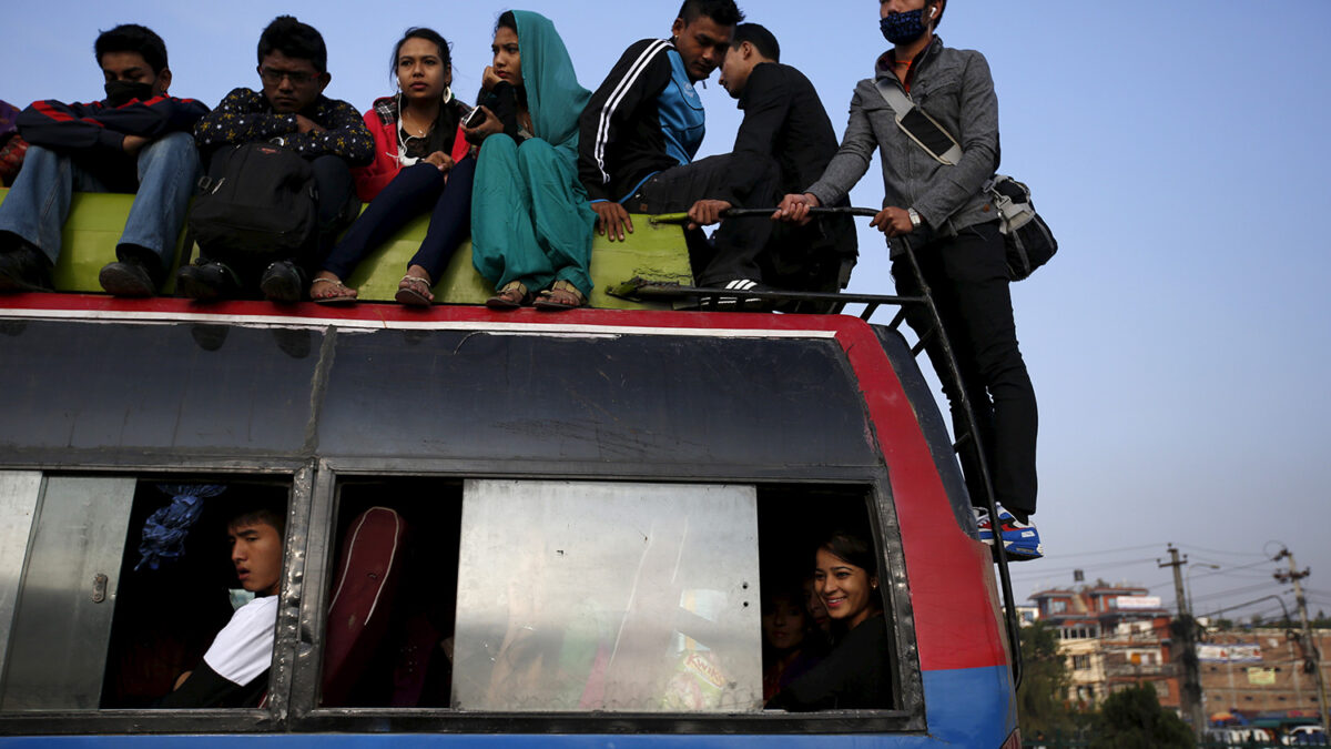 Los autobuses públicos en India tendrán ‘botones del pánico’ para proteger a las mujeres