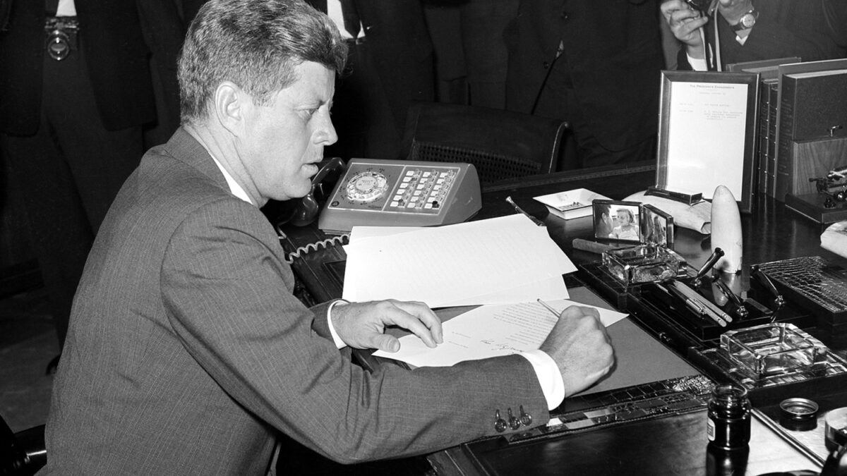 Subastan por 26.000 euros la carta que Kennedy mandó a su amante antes de ser asesinado