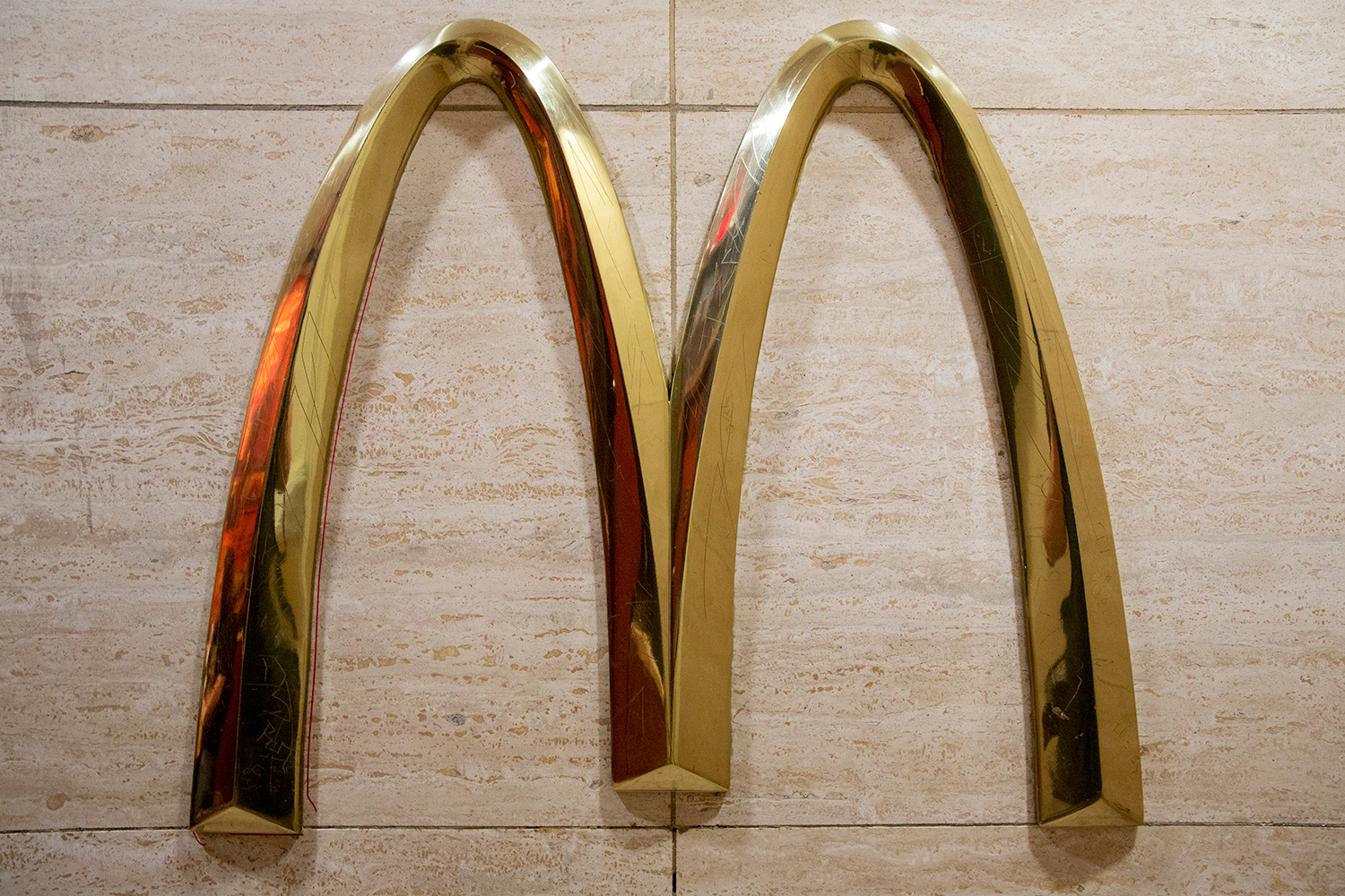 McDonald's esconde en el interior de una caja de nuggets una pepita de oro valorada en más de mil euros