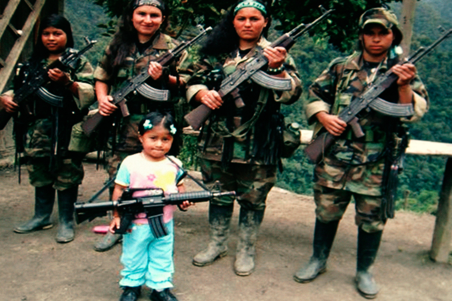 Niños reclutados por la guerrilla colombiana eran entrenados en Venezuela