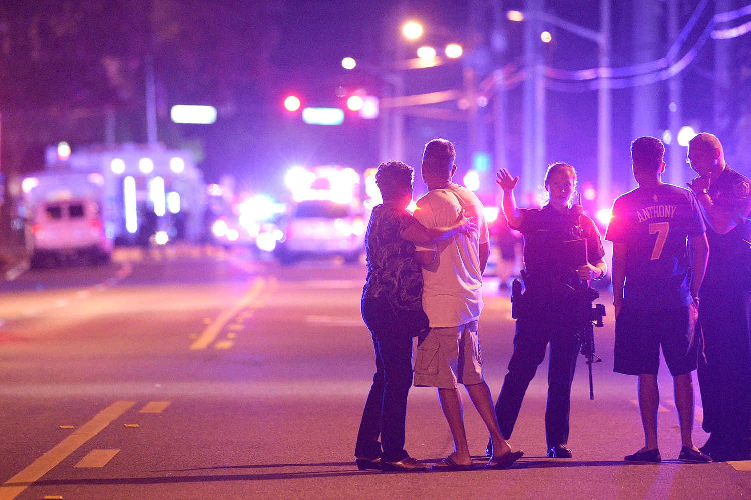 Al menos 50 personas han fallecido en un tiroteo en un club gay de Orlando