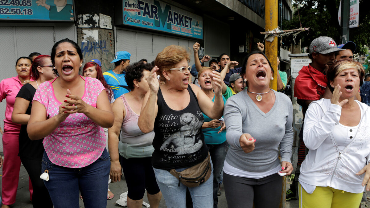 Autoridades venezolanas posponen el llamado al referendo revocatorio contra Maduro