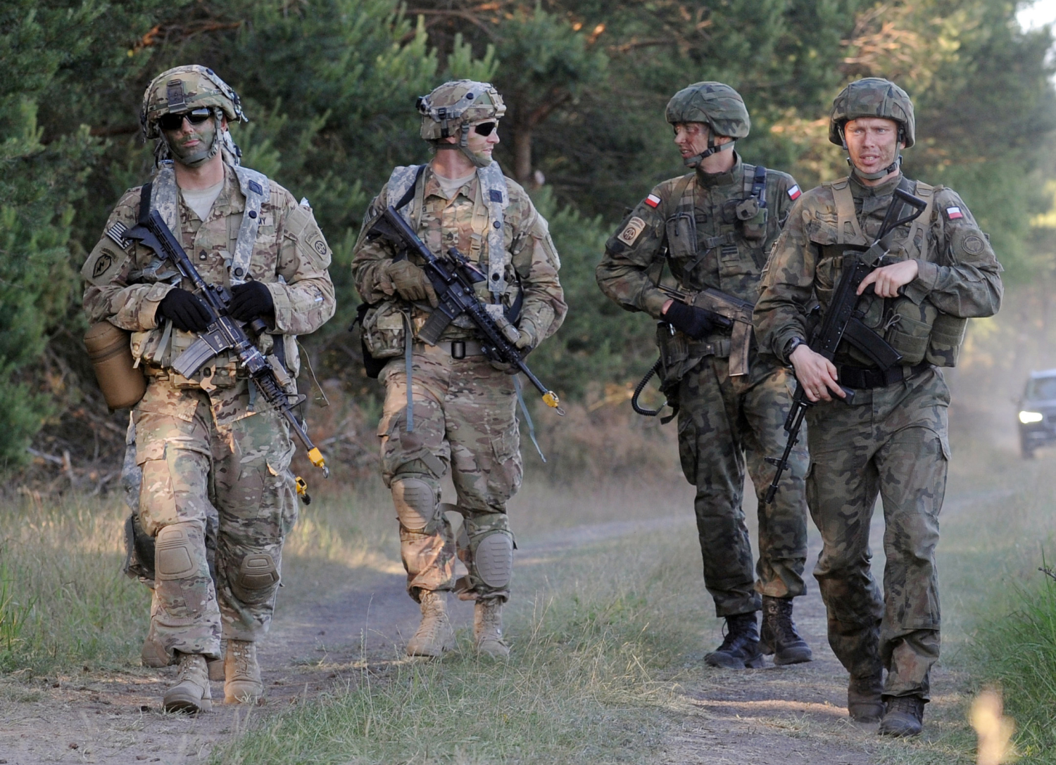 La OTAN presiona militarmente a Rusia