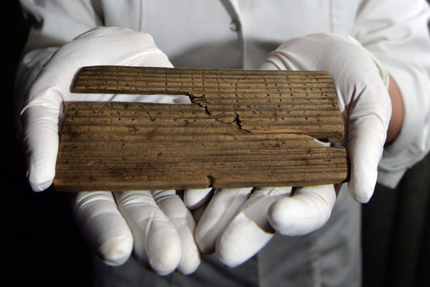 Hallan en Londres tablillas de casi 2.000 años de antigüedad