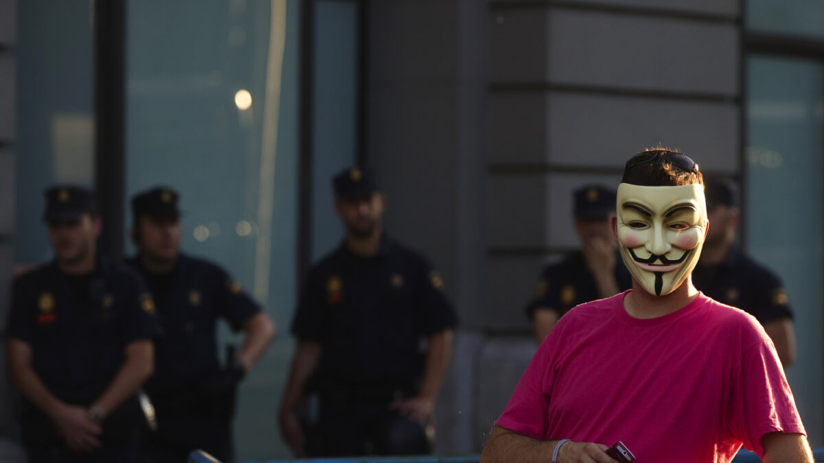 Anonymous filtra datos personales de 5.400 policías españoles