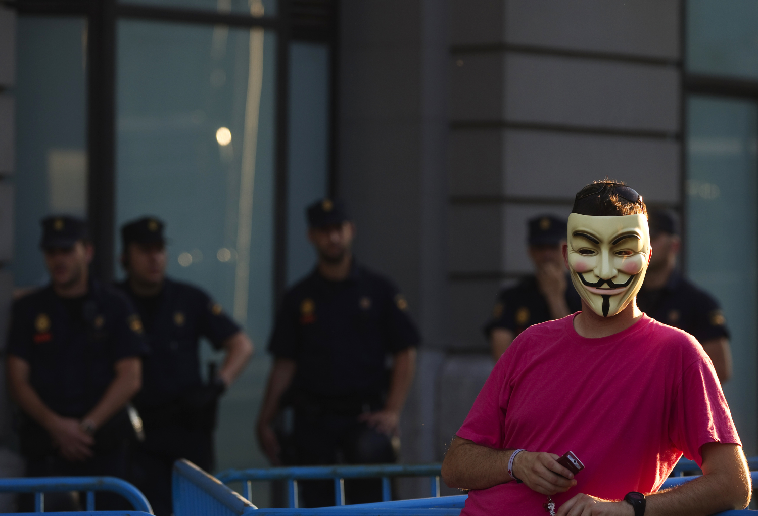 Anonymous filtra datos personales de 5.400 policías españoles