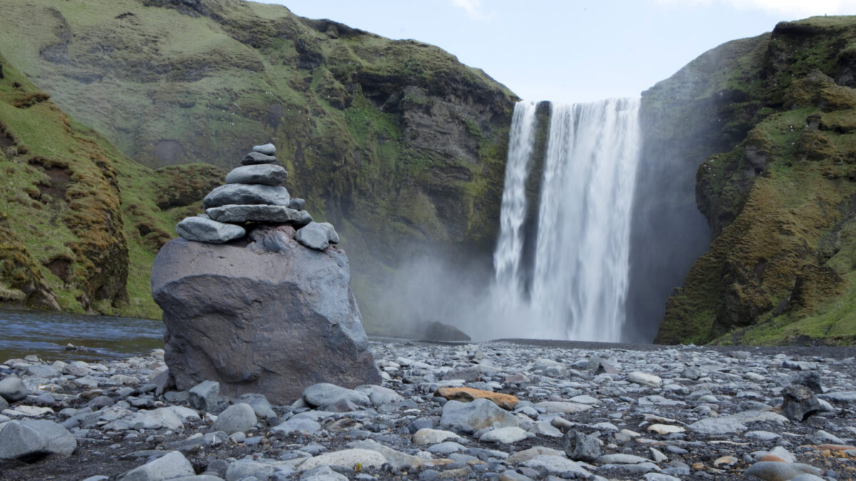 Científicos islandeses convierten el CO2 en rocas, ¿una solución al cambio climático?