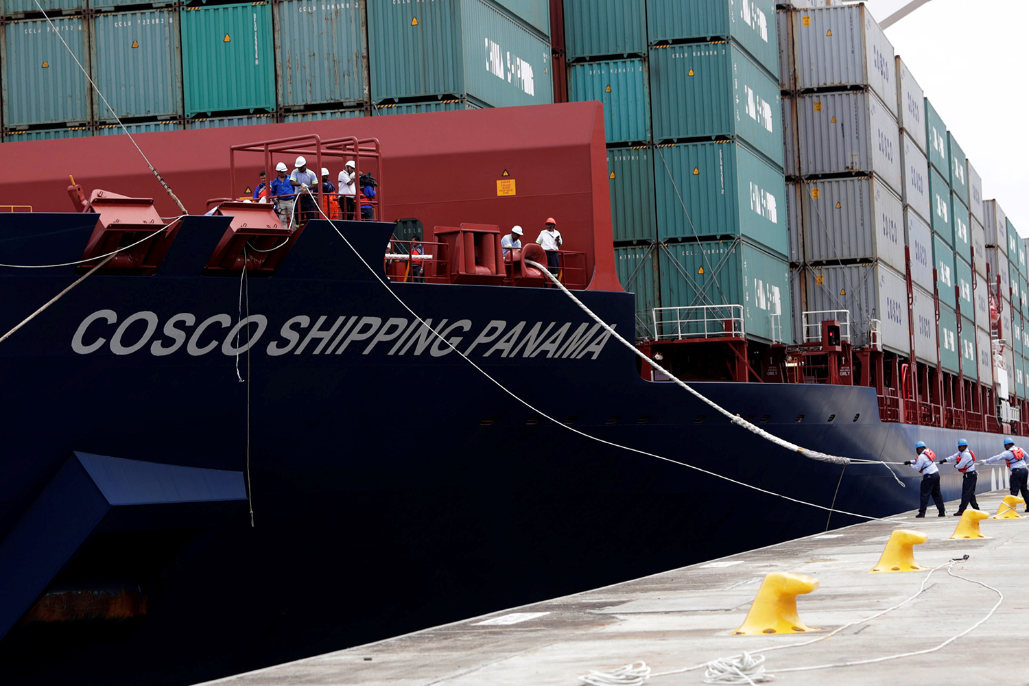 El primer buque en cruzar el nuevo Canal de Panamá paga medio millón de dólares de peaje