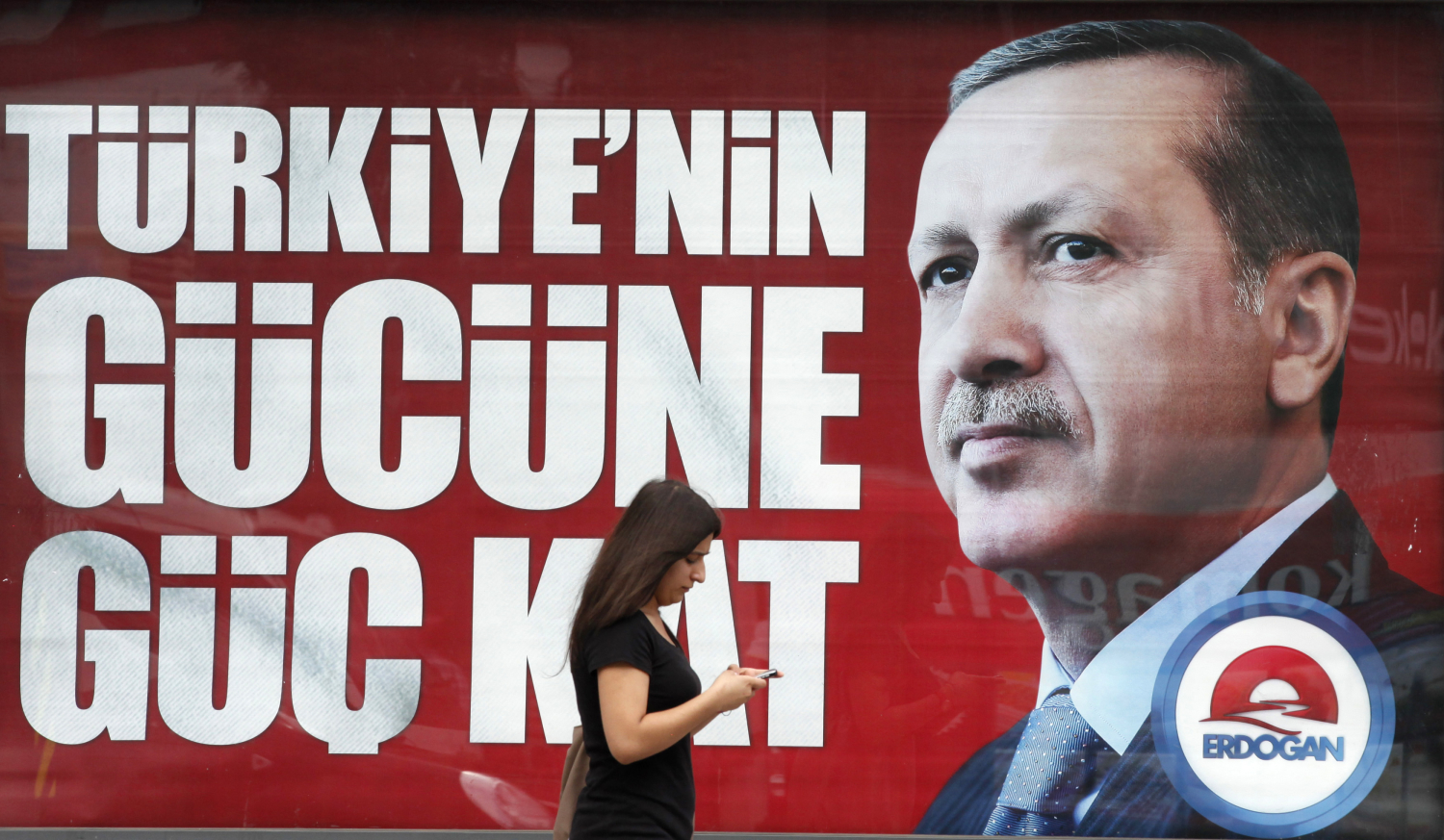 Erdogan pide a las mujeres turcas tener al menos «tres hijos» para ser «completas»