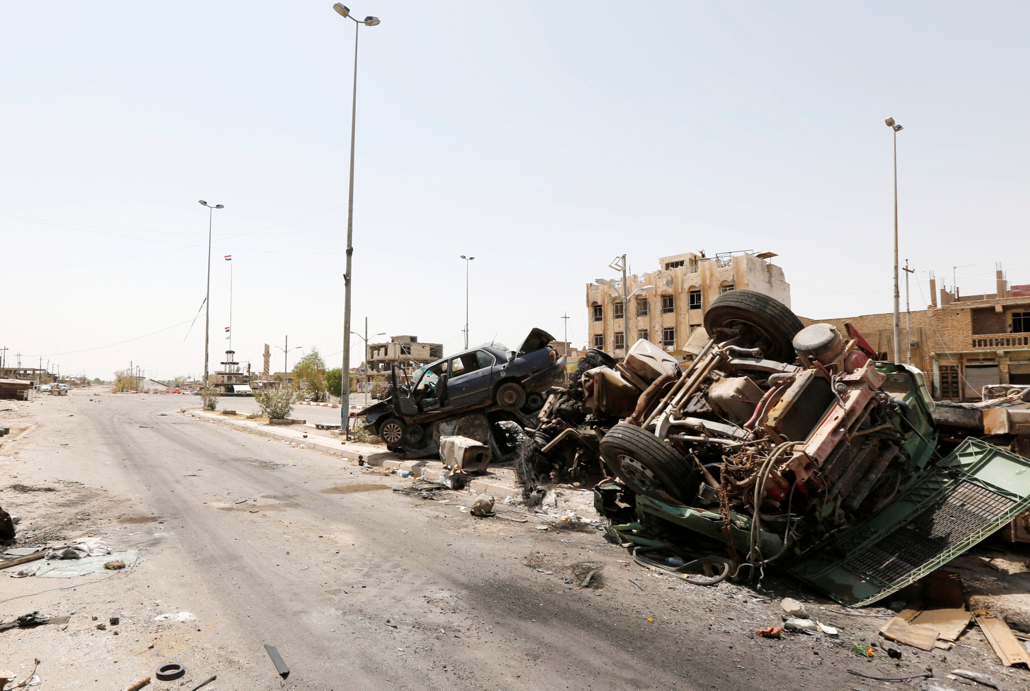 Al menos 150 muertos en un bombardeo contra un convoy del ISIS