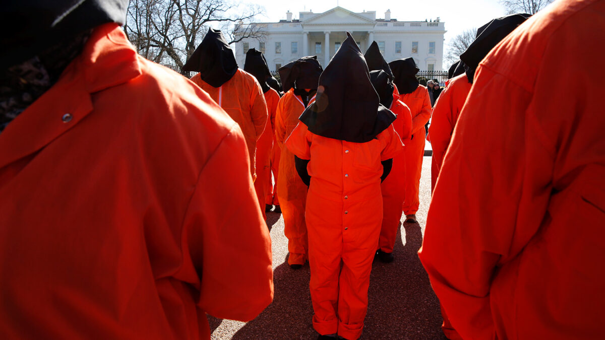 Al menos 12 ex reos liberados de Guantánamo están implicados en ataques contra EEUU