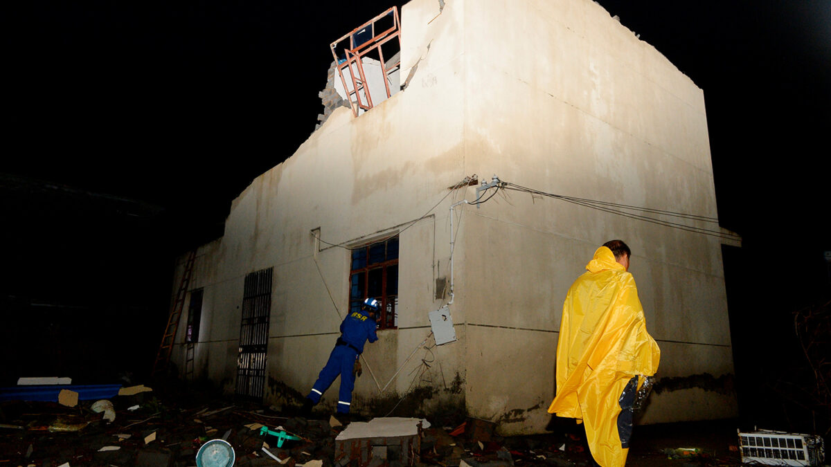 100 muertos y 800 heridos tras el paso de un tornado en China