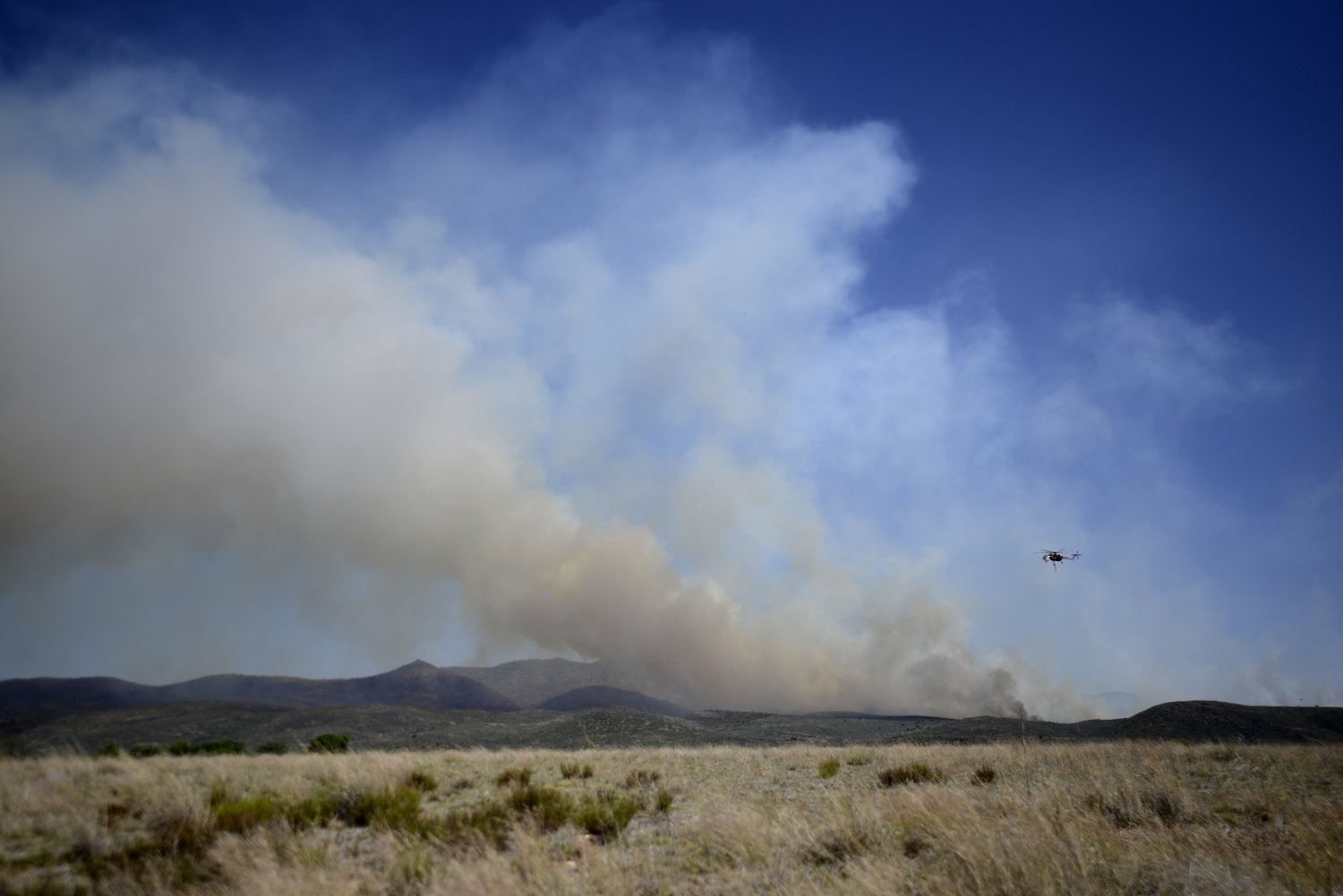 Las llamas recorren localidades de Arizona y Nueva México