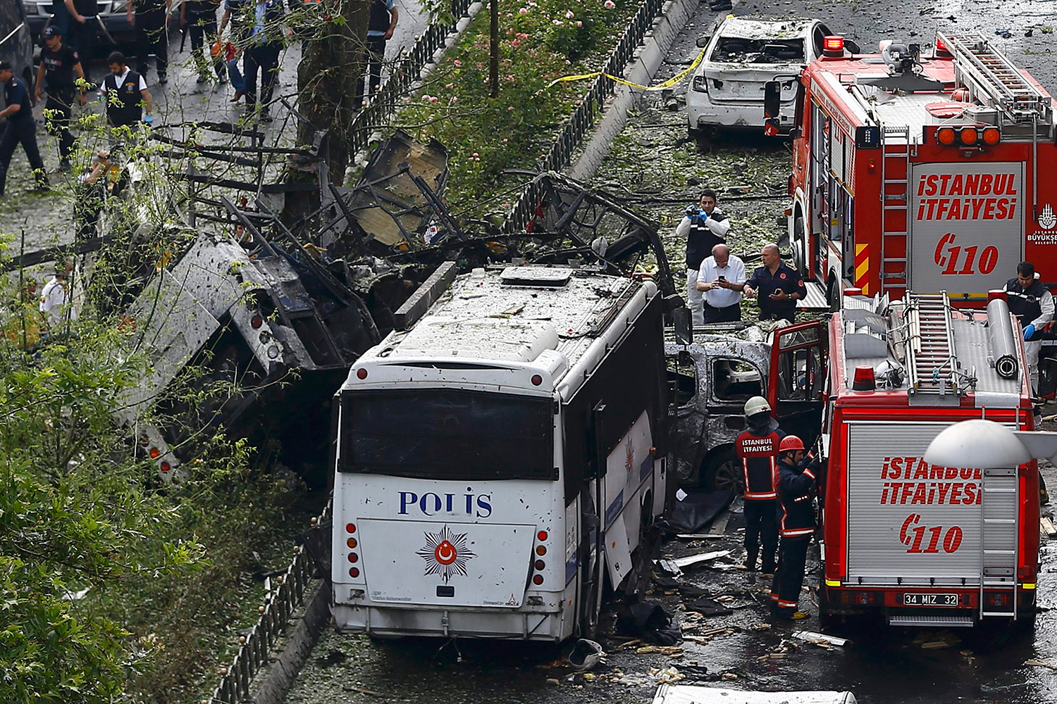 11 muertos en un atentado con bomba contra un autobús policial en Estambul