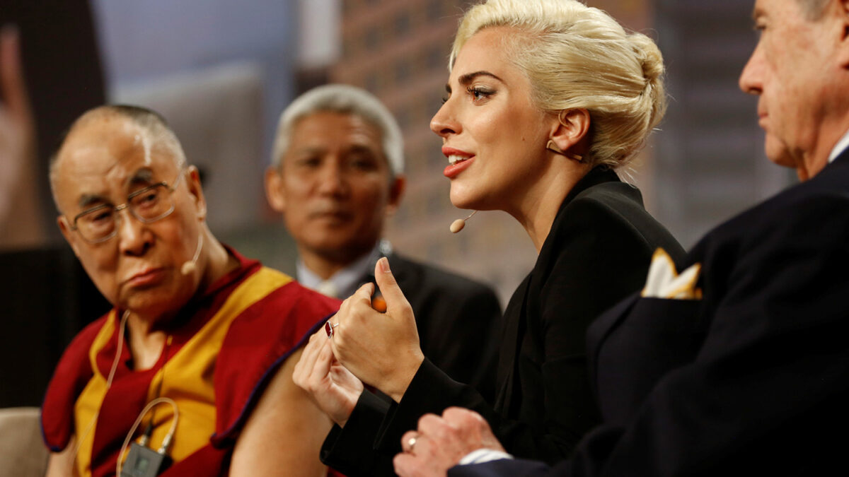 Vetan a Lady Gaga en China por su reunión con el Dalai Lama