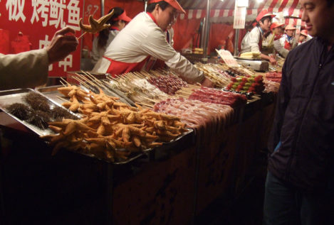 El mercado 'de los bichos' de Pekín echa el cierre