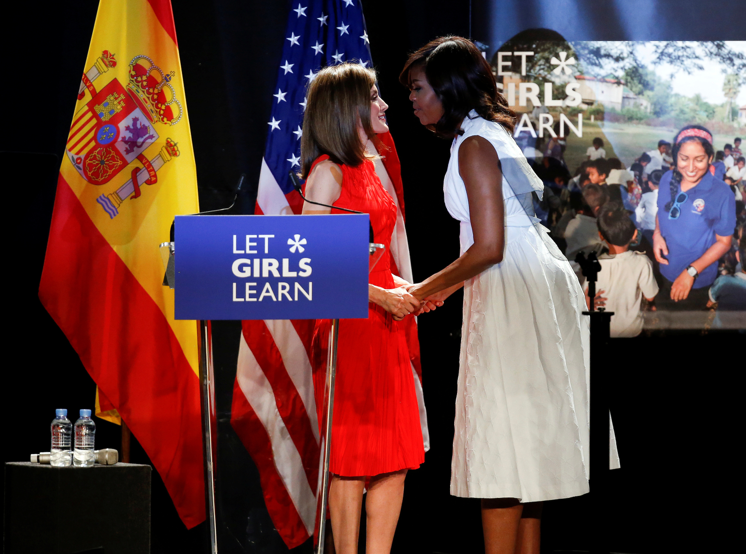 Michelle Obama explica en España su iniciativa educativa para niñas sin recursos