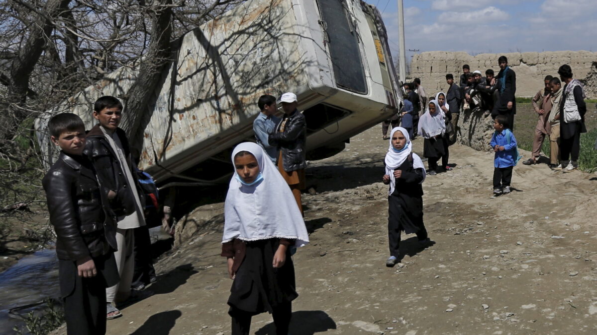 Talibanes afganos usan a niños esclavos sexuales para atacar a la Policía