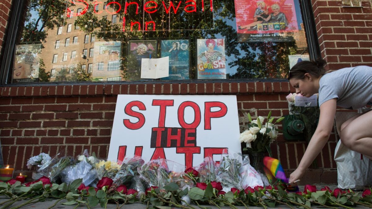 Permitirán a los gais donar sangre tras la masacre de Orlando