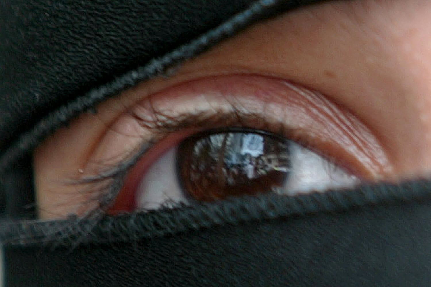 La policía escocesa va a introducir el hiyab en su uniforme para promover la diversidad