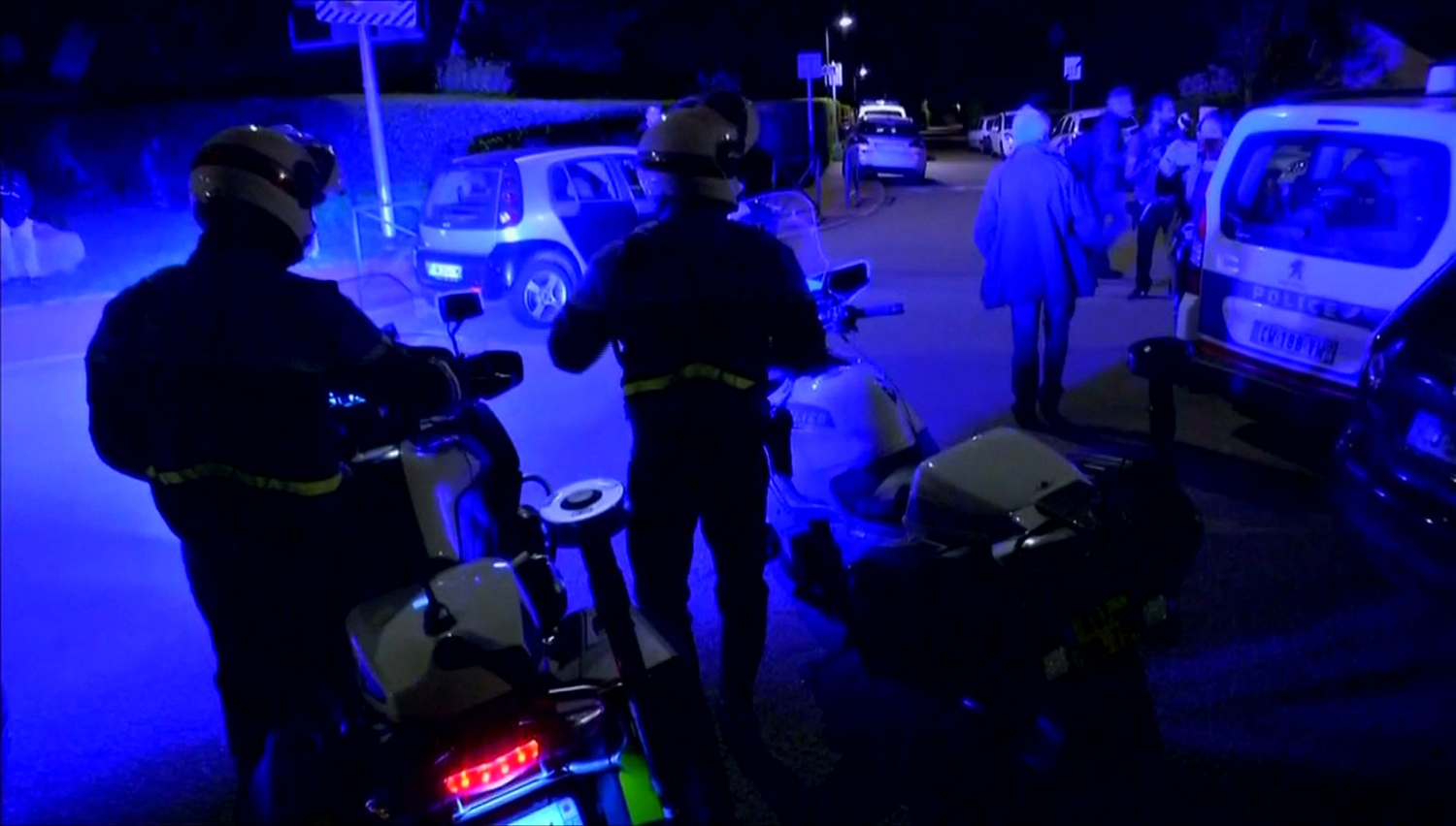 Un condenado por yihadismo mata a puñaladas a dos policías en Francia