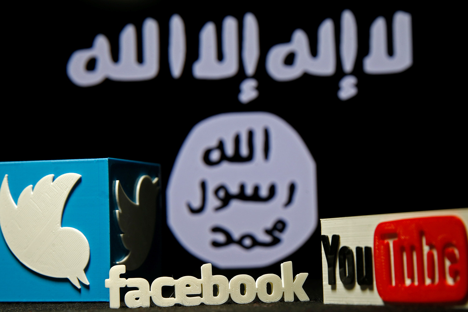 El padre de una víctima de los ataques de París denuncia a Facebook, Twitter y Google por cómplices