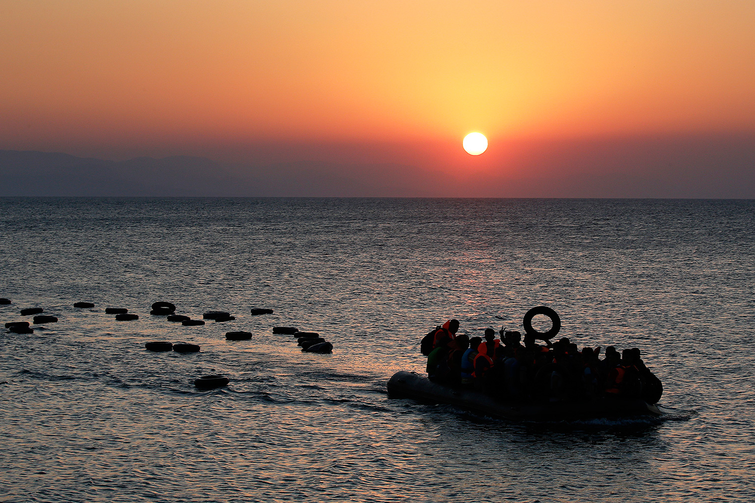 Rescatan a 1.288 personas en el Mediterráneo, 51 de ellas en barco de vela