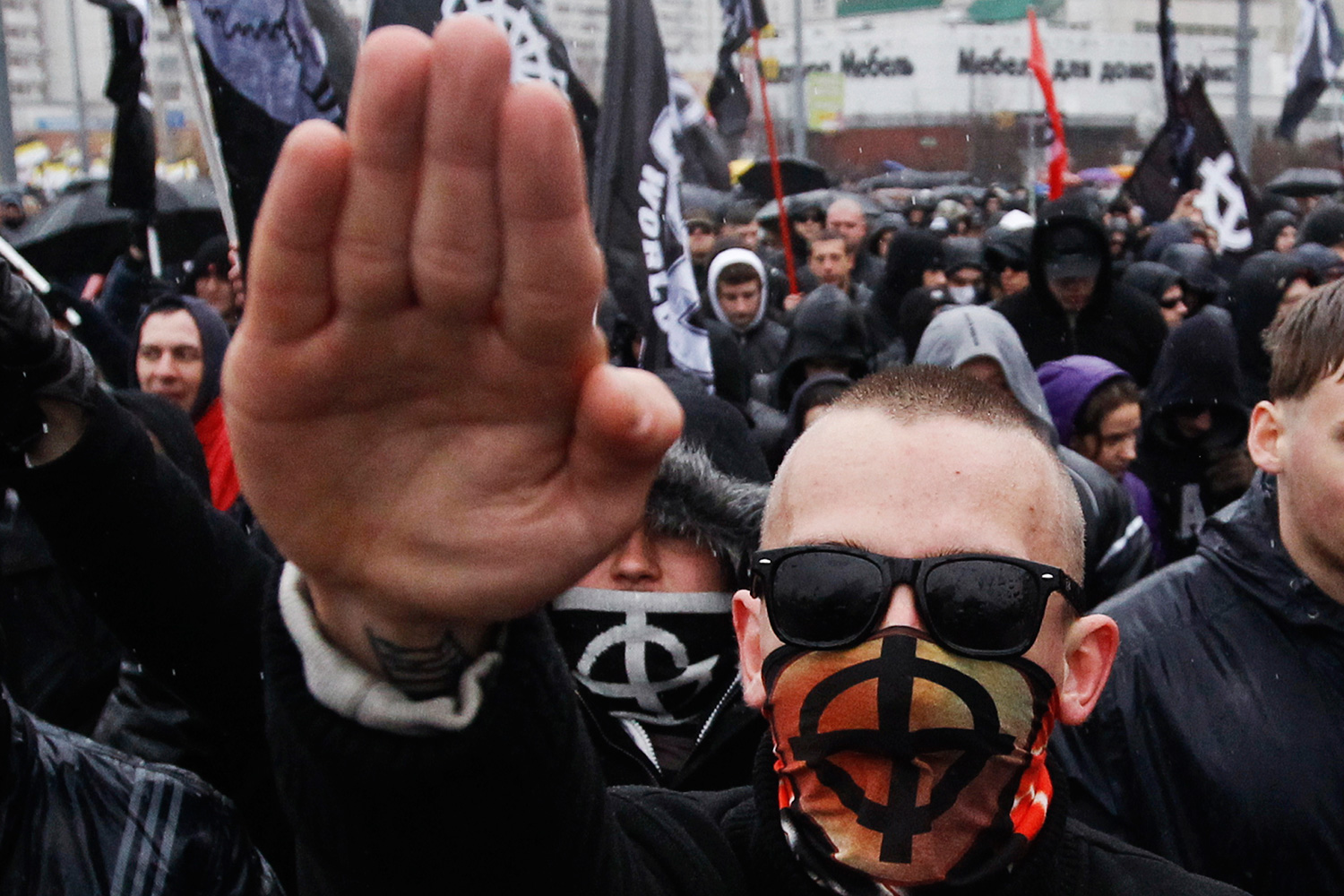 El símbolo secreto que utilizan los neonazis para identificar y apuntar a judíos en la red