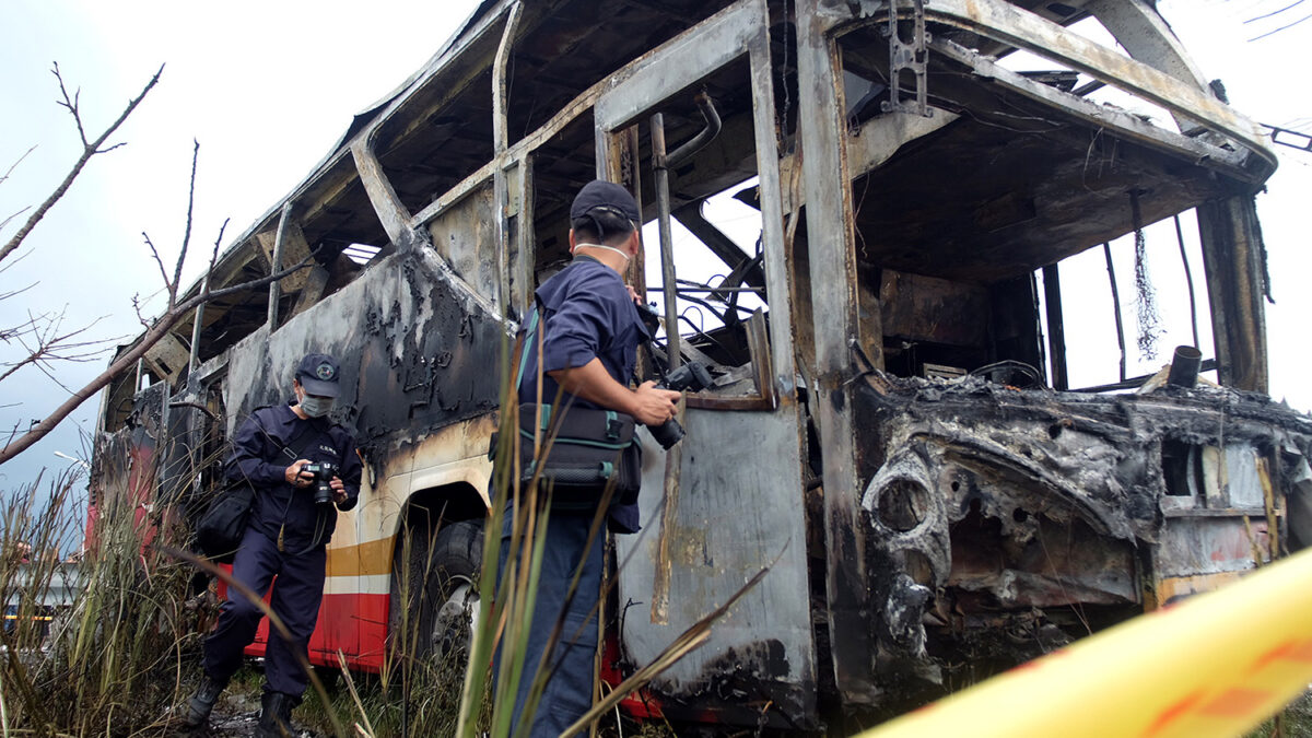 26 personas mueren calcinadas cuando un autobús turístico estalla en llamas