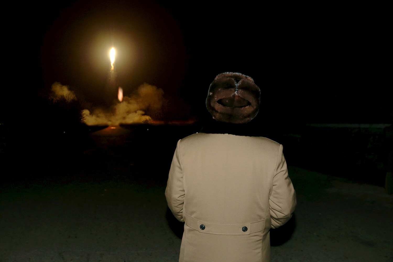 Corea del Norte dispara tres misiles balísticos al mar