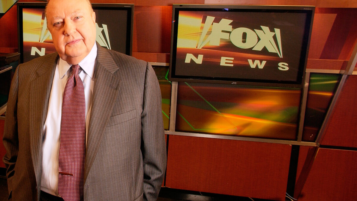 Renuncia el presidente de Fox News tras ser acusado de acoso sexual