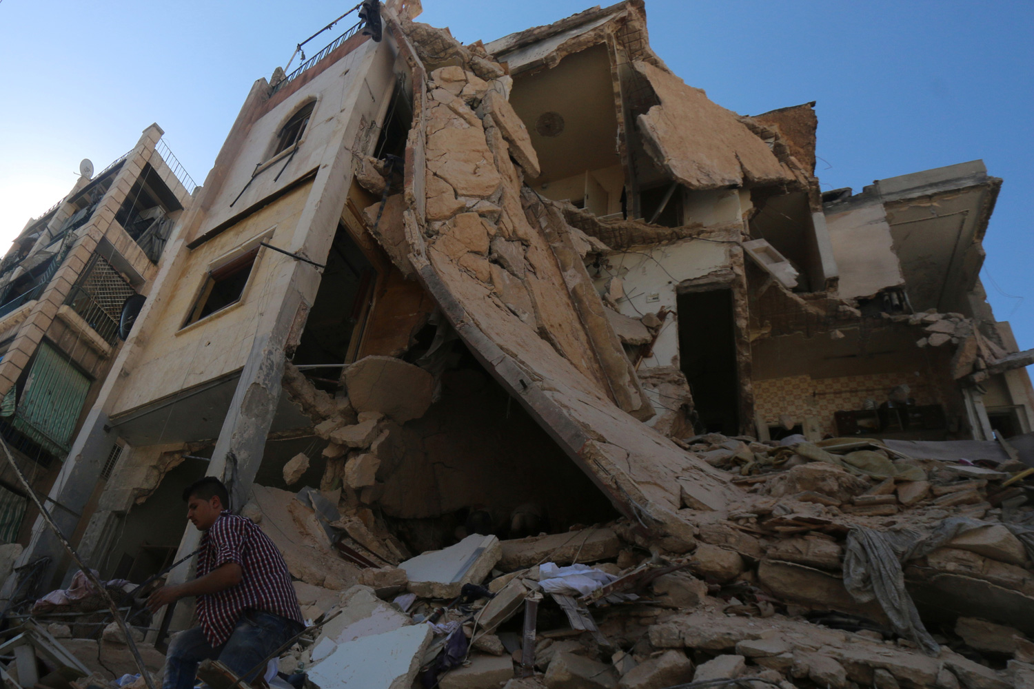 Bombardeo en Siria en el último día de tregua deja más de 20 civiles muertos