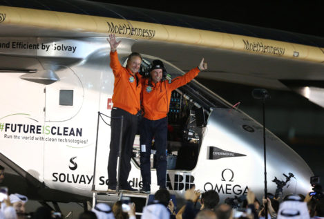 El avión Solar Impulse 2 completa con éxito su vuelta al mundo