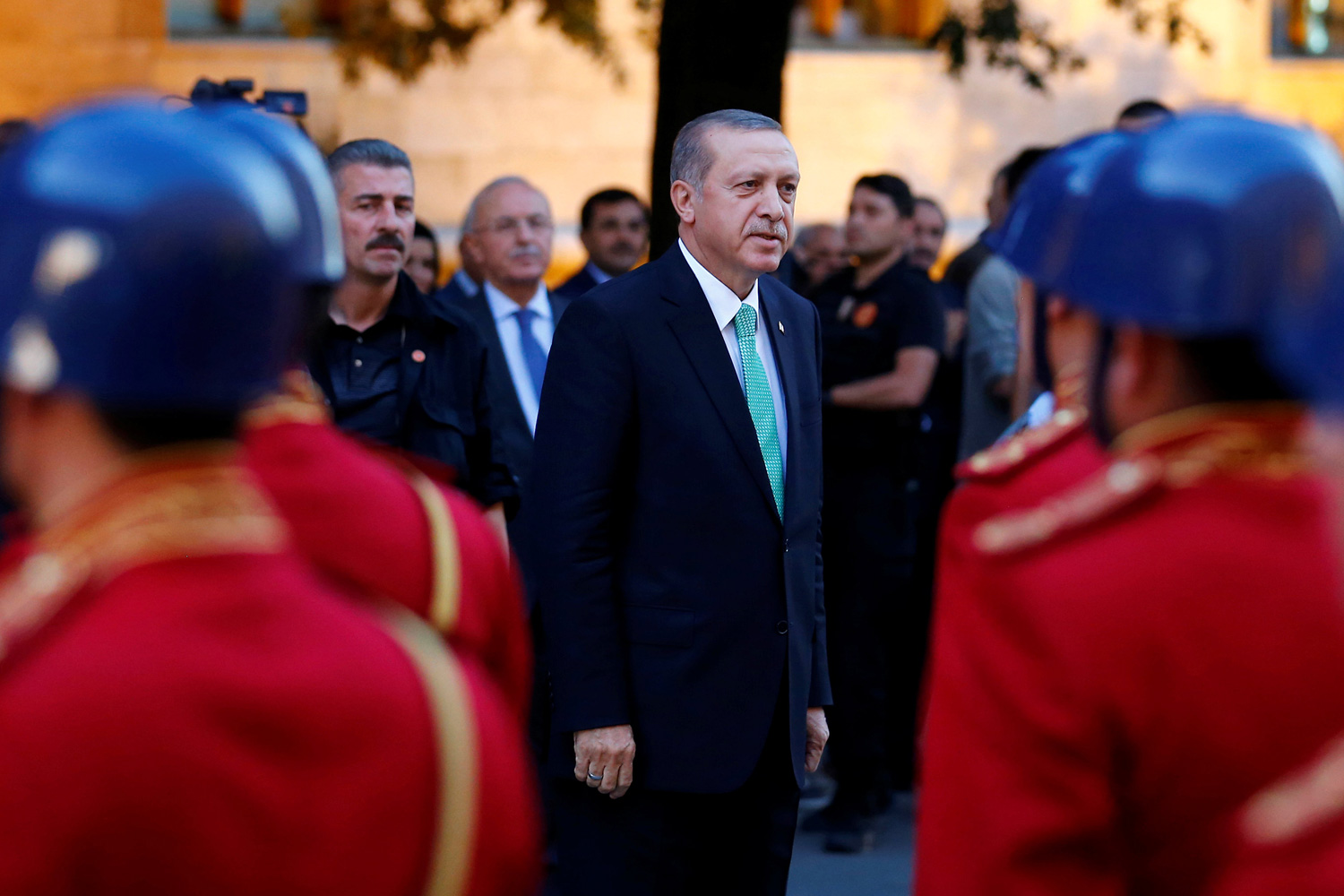 El gobierno de Erdogan cierra más de un centenar de medios de comunicación