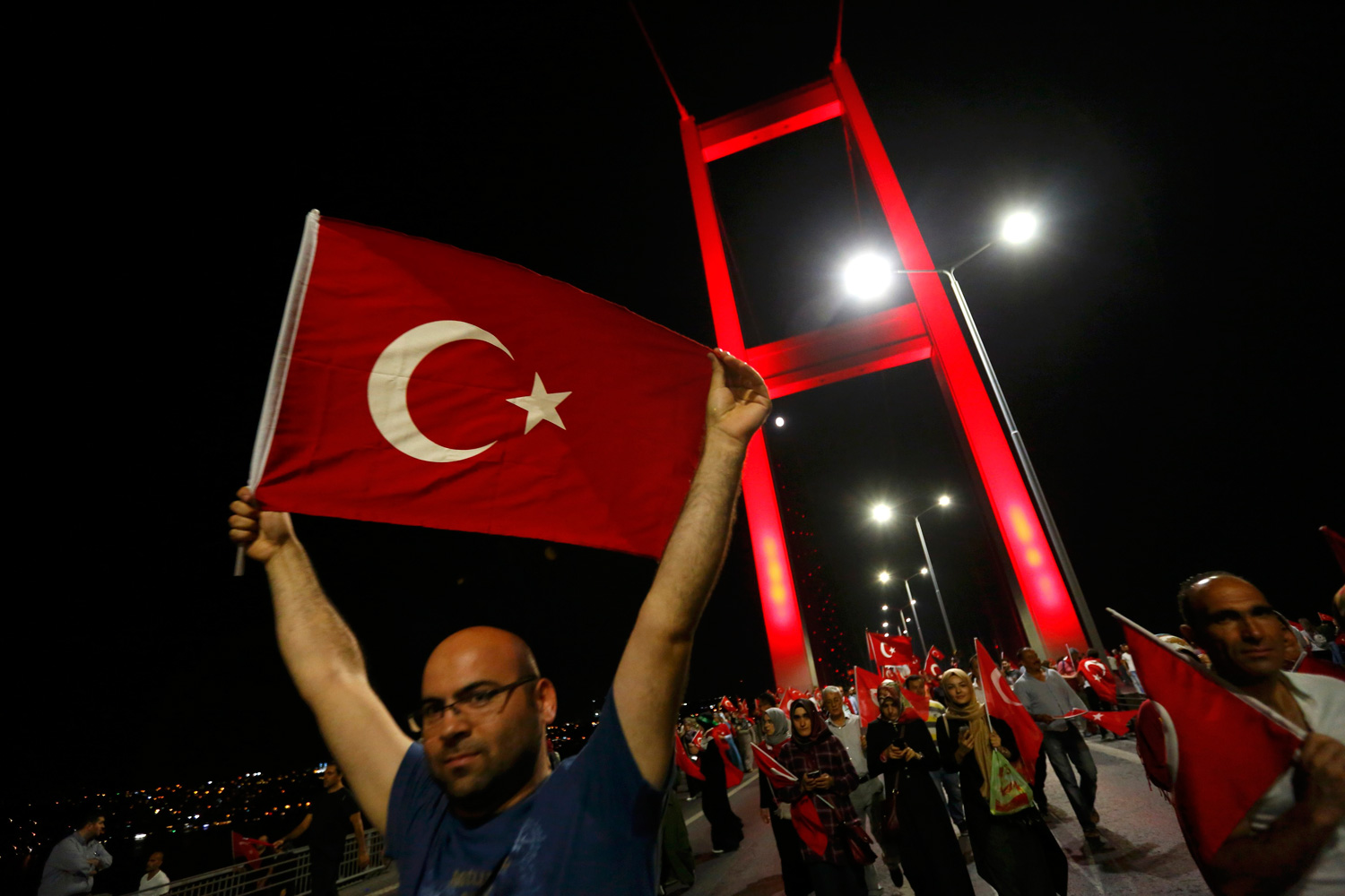 Emir Salim Yüksel afirma que el ataque fue un golpe contra la legitimidad democrática de la nación turca