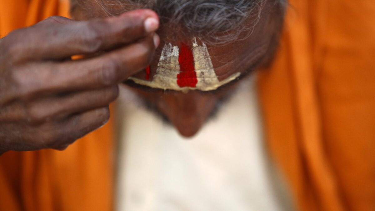 Matan a machetazos a otro sacerdote hindú en plena oleada de crímenes contra minorías