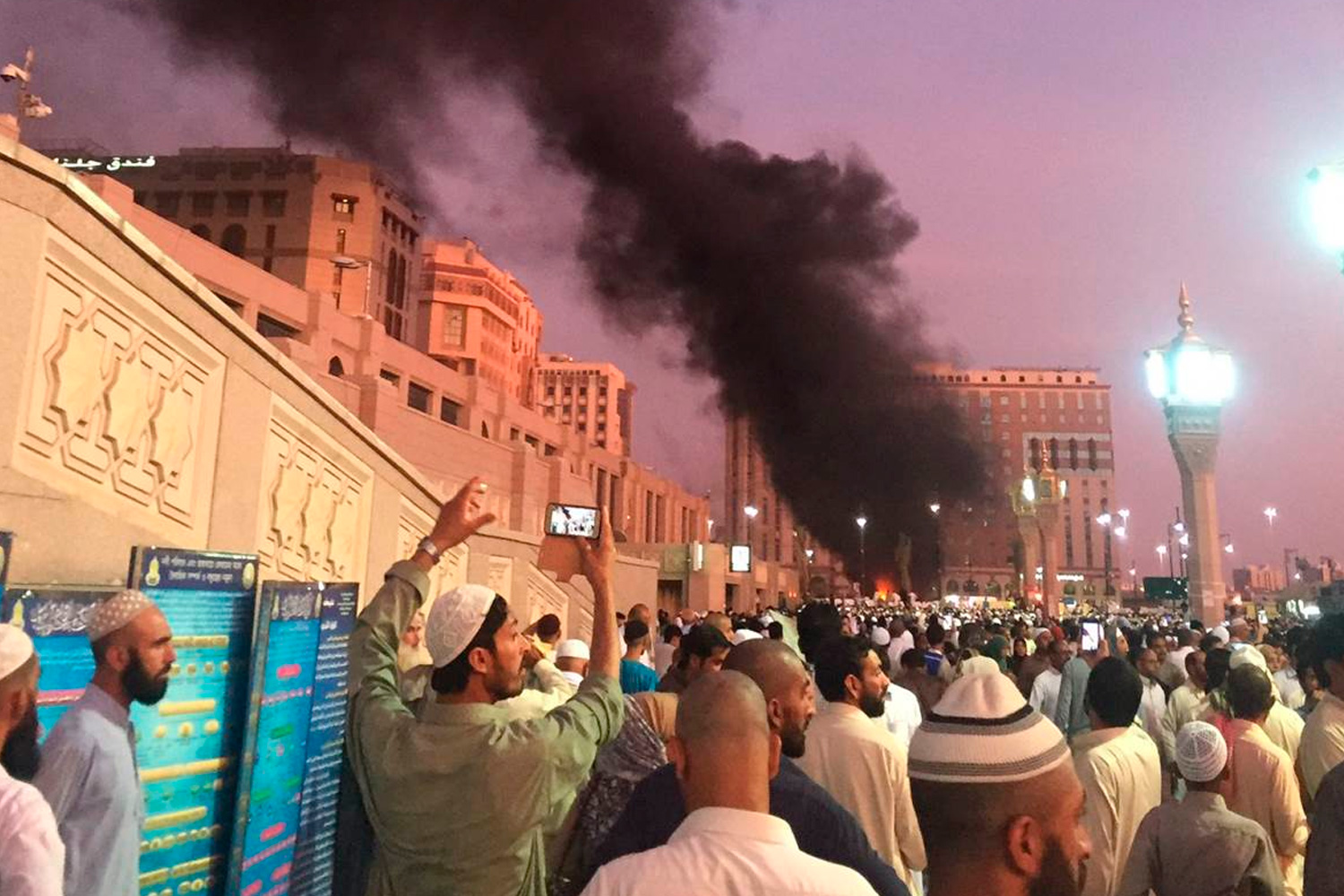 Atentado suicida cerca de la mezquita del Profeta al final del Ramadán