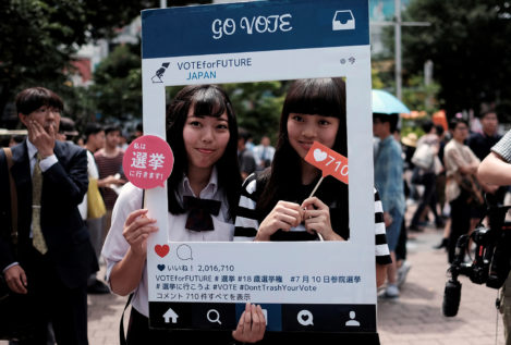La campaña electoral en Japón incluye manga, reggae y redes sociales