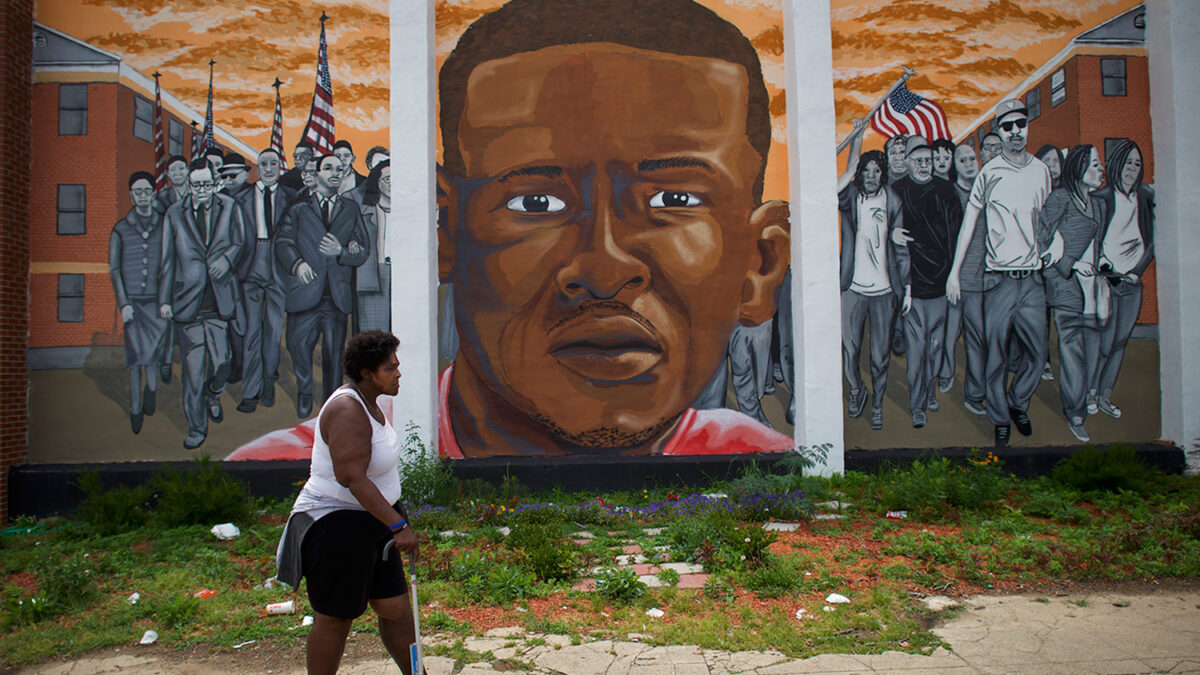 Absueltos los policías acusados de la muerte del joven negro Freddie Gray