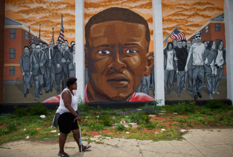 Absueltos los policías acusados de la muerte del joven negro Freddie Gray