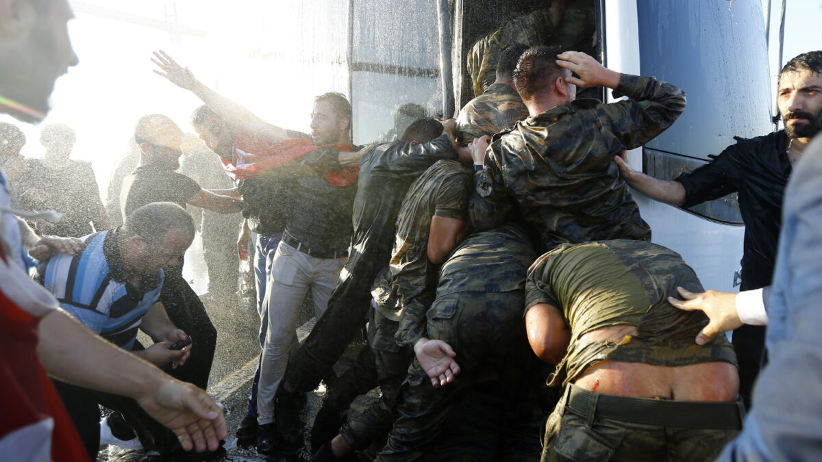 Alarma en Bruselas ante la posibilidad de un falso golpe de Estado en Turquía