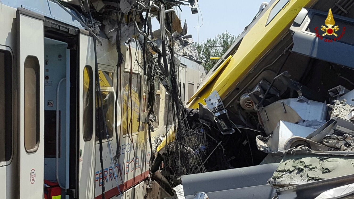 Un choque de trenes en Italia causa una veintena de muertos y numerosos heridos