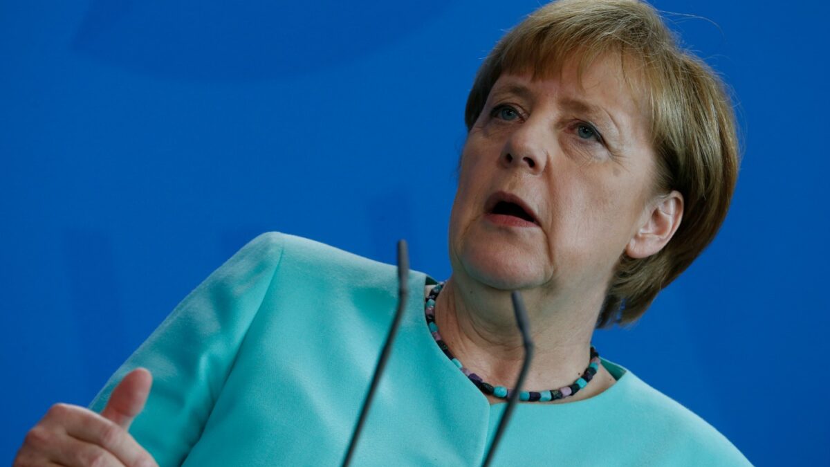 Merkel acorta sus vacaciones tras los atentados para afrontar la crisis sobre la política de refugiados