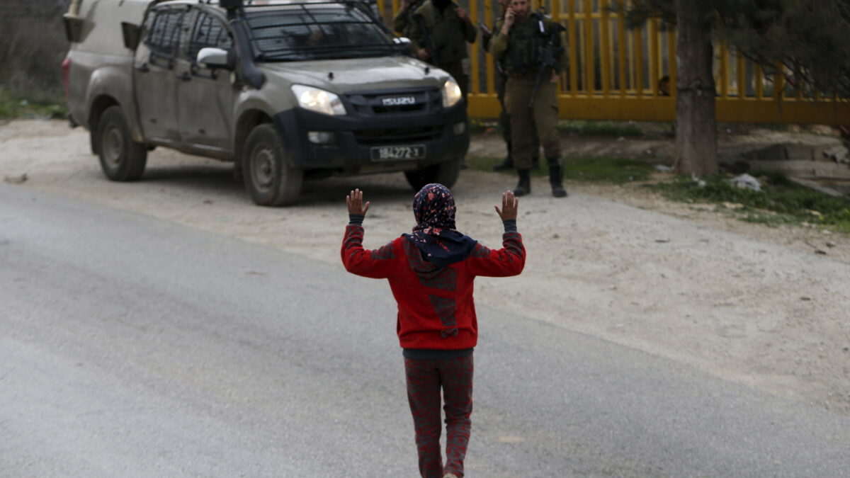 Cientos de niños son detenidos y torturados en zonas de conflicto, según HRW